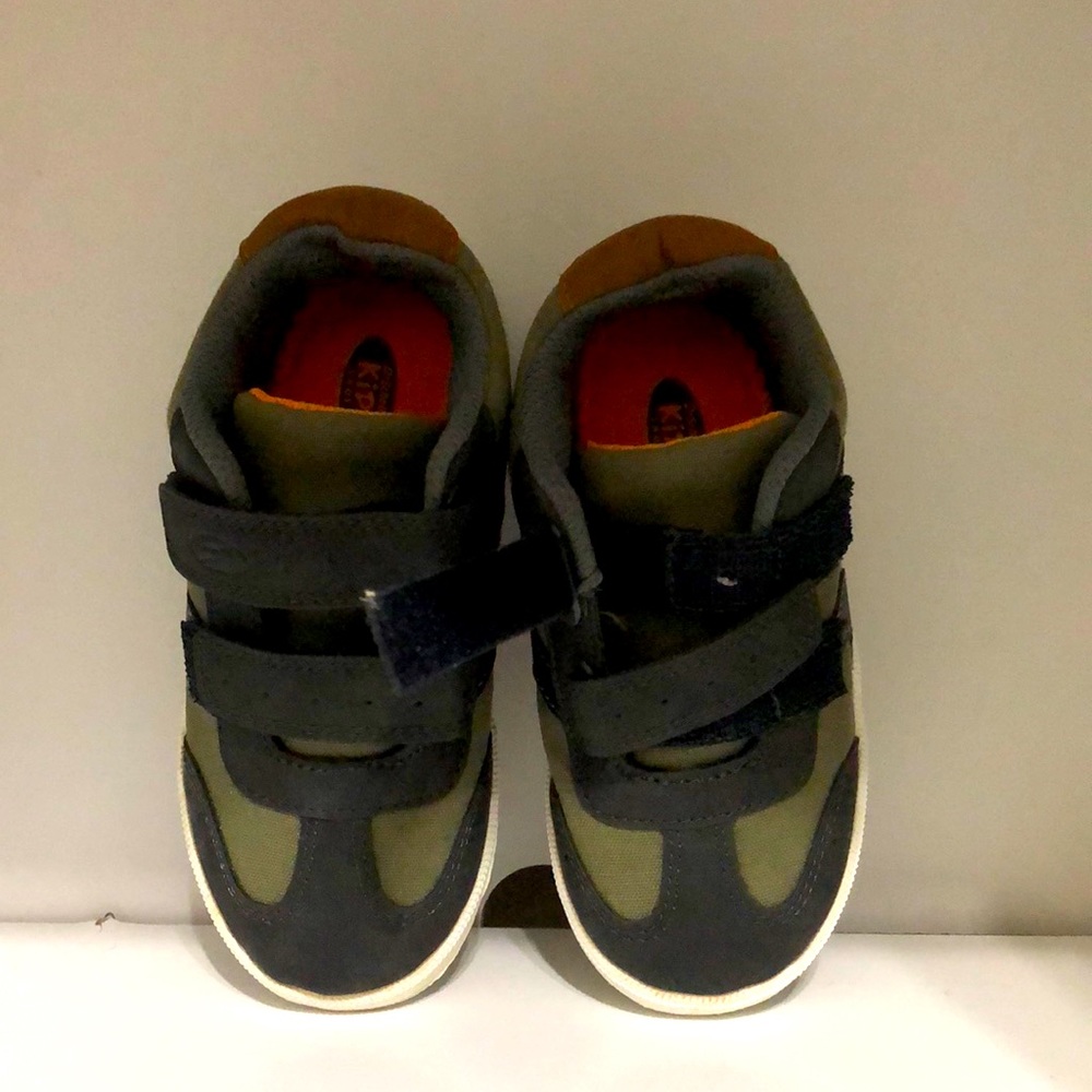 Dr.scholl’s sneakers, new w/o tags, dark green